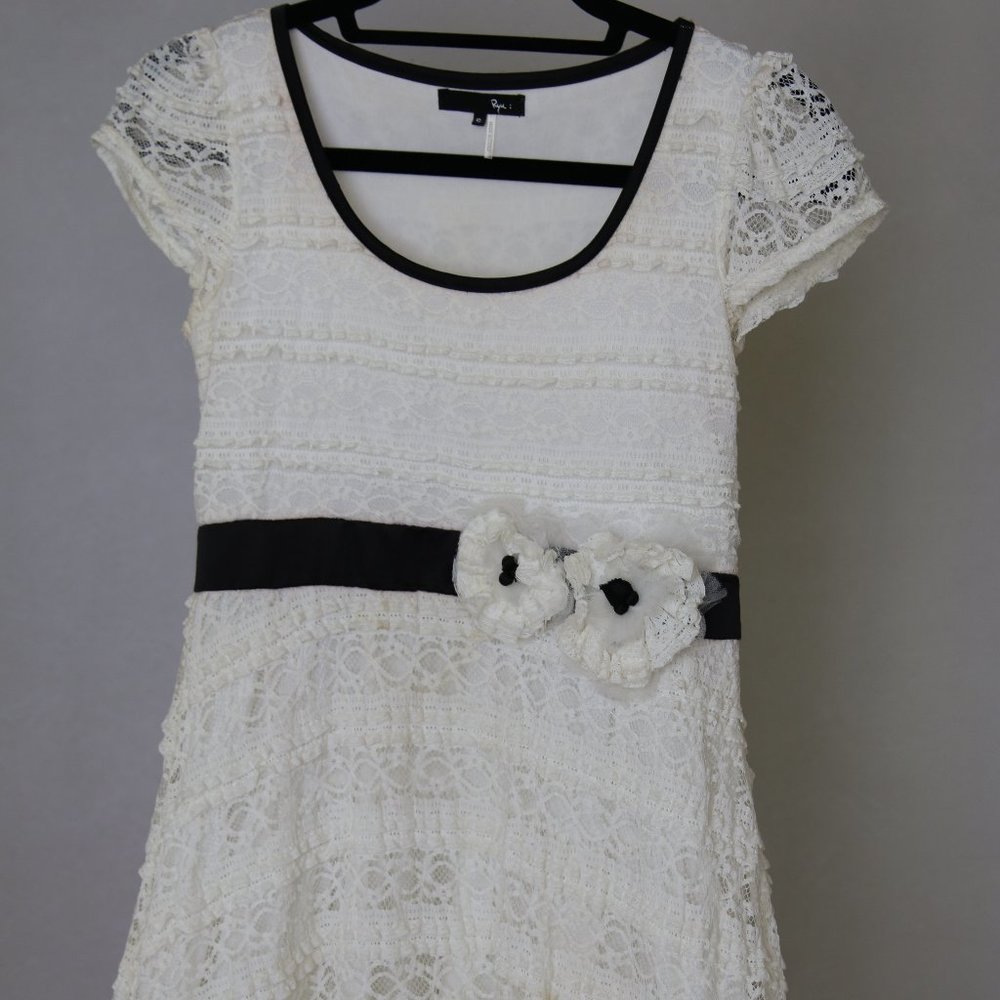 Modcloth Ryu White Lace Dress with two flowers